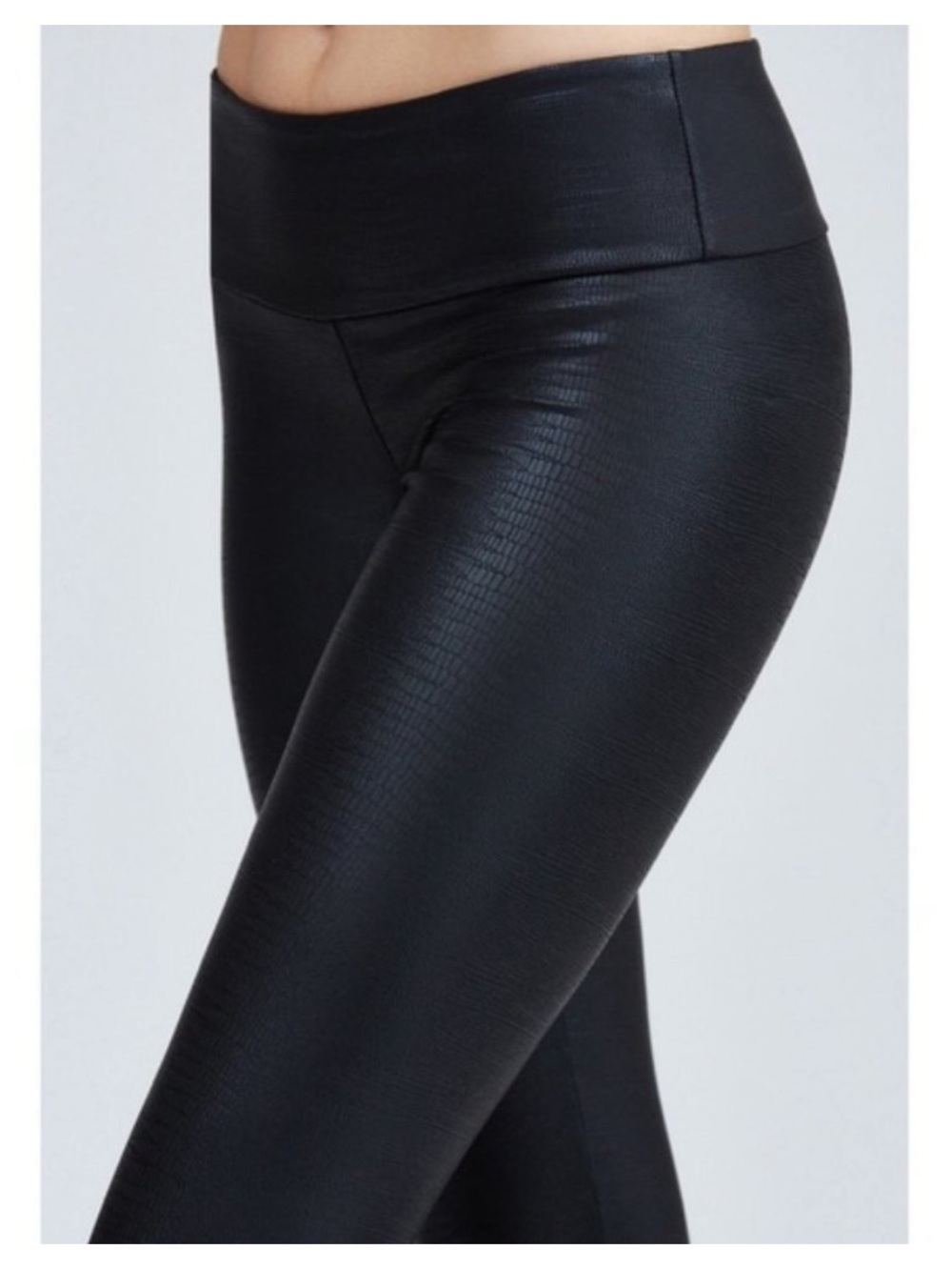 Onzie Black Faux Leather Textured Snake Print Leggings S/M